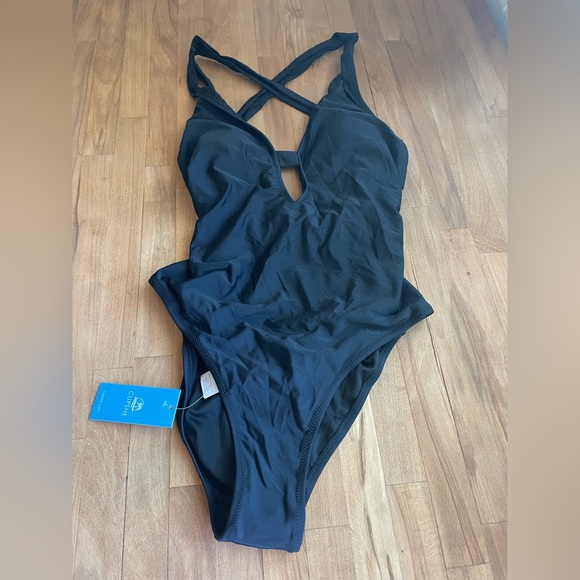 Cupshe Swim Cupshe Black Onepiece Swimsuit With Adjustable Back Tie